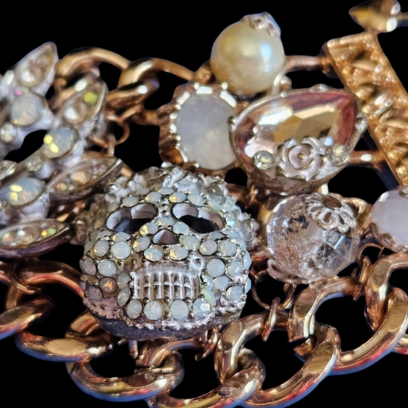 💀🦚Betsey "PINKTINA Collection Skull Peacock Bracelet A-B stones - NWT🦚💀 - Picture 4 of 15